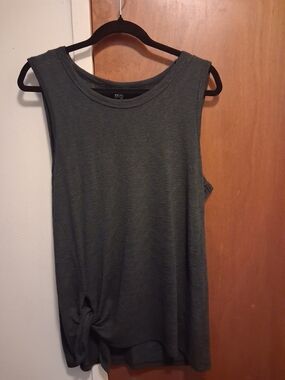 bobeau Women's Sleeveless Knot-Detail Tee - Black